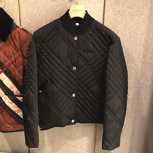 버버리 로고 디테일 라이트 퀼팅 재킷